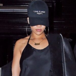 rihanna hat 2